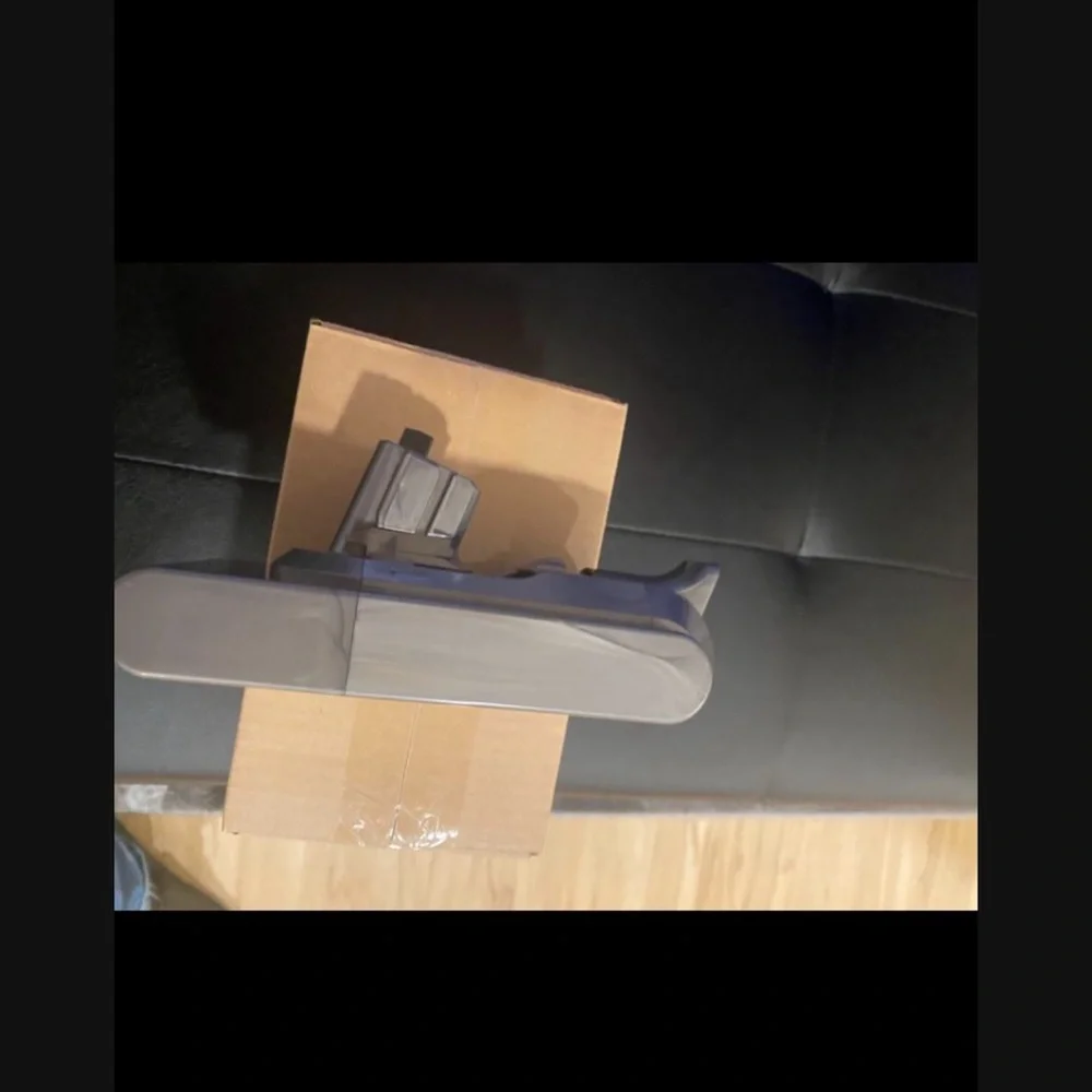 Dyson Silver VR Charging Station
